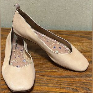 Lucky Brand Destrien2 Dusty Sand Leather Flat Slip On Shoes. Size us 9 EU 40